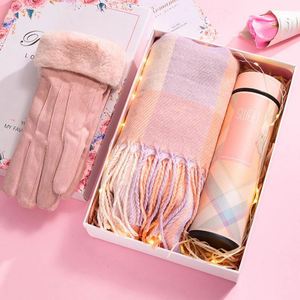 Articles bon marché avec logo, écharpes, gobelets isothermes, gants, ensemble cadeau d'hiver pour les employés, événements promotionnels d'entreprise - Product Image 1