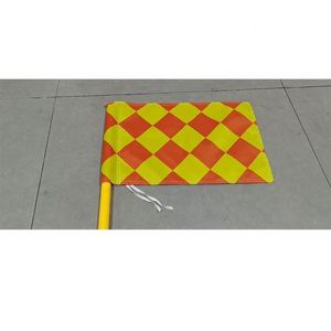 ธงฟุตบอลพิมพ์ลายสองด้าน ขนาด 30x45 ซม. พร้อมเสาเหลืองขาวและเสาโลหะสำหรับปักสนามหญ้า รับผลิตตามสั่งพร้อมโลโก้ - Product Image 2