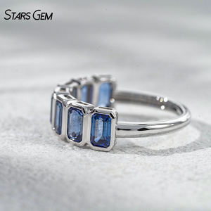 Anillo de Boda de Moissanita Chapado en Rodio de Oro Sólido de 10K StarsGem, Corte Esmeralda Clásico con Engaste de Bisel, Anillo de Aniversario Unisex - Product Image 5