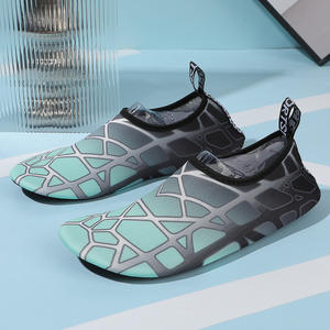Su içinde yalınayak yüzme için uygun, çabuk kuruyan yumuşak tabanı ile plaj yürüyüş ayakkabıları. Özelleştirilebilir toptan mevcut - Product Image 5