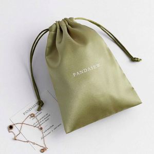 Sac à cordon en satin vert sauge de luxe réutilisable, pochette écologique pour bijoux, cosmétiques, accessoires pour cheveux et emballage cadeau - Product Image 4