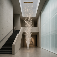 Lustre suspendu pour hôtel, escalier, villa, moderne, luxueux, en forme de goutte de pluie, long, en spirale, artisanal, sur mesure, en verre