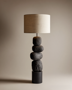 Lampe de table en céramique minimaliste avec base ondulée et abat-jour en tissu beige pour l'éclairage du salon - Product Image 5