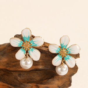 Nueva venta al por mayor de moda fresca Linda personalidad esmalte pendientes nueva moda flor perla multicolor gota pendientes para niñas mujeres - Product Image 6