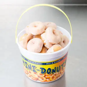 Logotipo personalizado impresionar reutilizable 48 oz. Envasado de alimentos Mini Cubo de donas de plástico con asa para sushi, postre, café, helado, ensalada