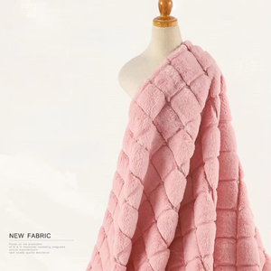 Fourrure de lapin artificielle de haute qualité, douce et non pelucheuse, pour les couvertures de bébé et les vêtements d'hiver - Product Image 1