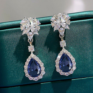 Orecchini Pendenti Lunghi a Goccia con Motivo Floreale per Donne, Accessori per Orecchie da Indossare Ogni Giorno - Product Image 3