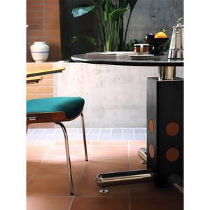 โต๊ะอาหารไม้เนื้อแข็งทรงกลมสไตล์วินเทจ ขาโลหะ ดีไซน์บาวเฮาส์ เฟอร์นิเจอร์ห้องรับประทานอาหารที่มั่นคง - Product Image 4