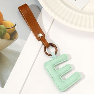 Nuevo Estilo, Llavero de Cuero PU Colorido con 26 Letras Inglesas, Regalos para Mujer, Accesorios para Bolsos, Colgantes, Llavero para Coche, Llavero para Casa - Product Image 6