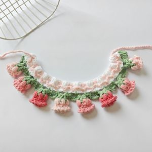 Écharpe tricotée pour animaux de compagnie en forme de fleur, collier pour chat et chien, bavoir fait main en muguet, bavoir anti-bave. - Product Image 3