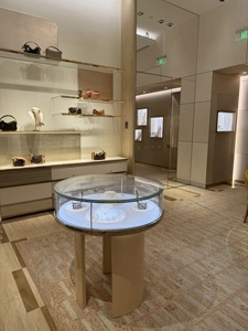 ชั้นวางรองเท้าติดผนังไม้แบบประหยัดพลังงาน กันน้ำ ทันสมัย พร้อมไฟ LED จาก <span class=keywords><strong>ONI</strong></span> Shopfitting สำหรับร้านขายรองเท้า  สามารถปรับแต่งได้สำหรับใส่กระเป๋า - Product Image 4