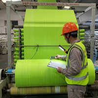 Rouleau de tissu tissé en polypropylène stabilisé aux UV, toile de paillage anti-mauvaises herbes robuste pour l'agriculture, la ferme et le jardin
