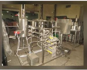 Usine de pasteurisation du lait semi-automatique à haute productivité avec moteur, capacité de 2500 litres/h - Product Image 2