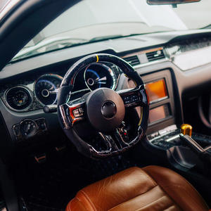 Volante Personalizzato per <span class=keywords><strong>Ford</strong></span> Mustang 2011-2016 con Alcantara, Fibra di Carbonio e Materiale in Pelle/PU - Product Image 2