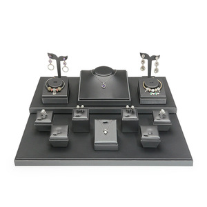 Supporto in pelle personalizzato per <span class=keywords><strong>espositore</strong></span> negozio di gioielli argento grigio pennello in pelle collana anello <span class=keywords><strong>orecchini</strong></span> <span class=keywords><strong>espositore</strong></span> - Product Image 3