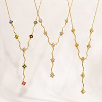Collar con Colgante de Trébol de Cuatro Hojas y Zirconia, Diseño Ondulado, Chapado en Oro de 18K, Acero Inoxidable, Joyería de Moda para Mujer, Ideal para Fiestas