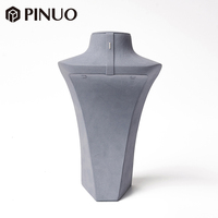 Présentoir de Vitrine PINUO pour Bijoux, Mannequin Buste en Velours Couleur Personnalisée, Support d'Exposition pour Colliers pour Bijouterie Fine