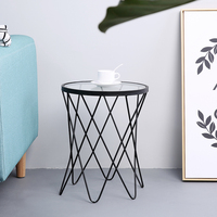 Ensemble nordique moderne de 2 tables basses rondes en verre trempé avec fil métallique Table d'appoint en verre pour le thé
