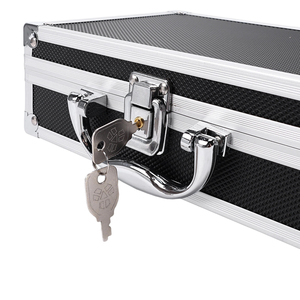 Maletín de Aluminio Plateado y Negro con Cerradura para Hombre, 22x16x7.5cm - Product Image 6