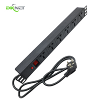 Vente en gros PDU avec bande de câbles Prise universelle 19 pouces 1U Unité de distribution d'énergie PDU 6 voies