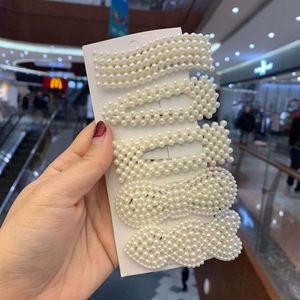 Pinzas para el pelo con perlas, diseño mixto, de plástico, para uso diario, verano 2022, origen Yiwu - Product Image 2