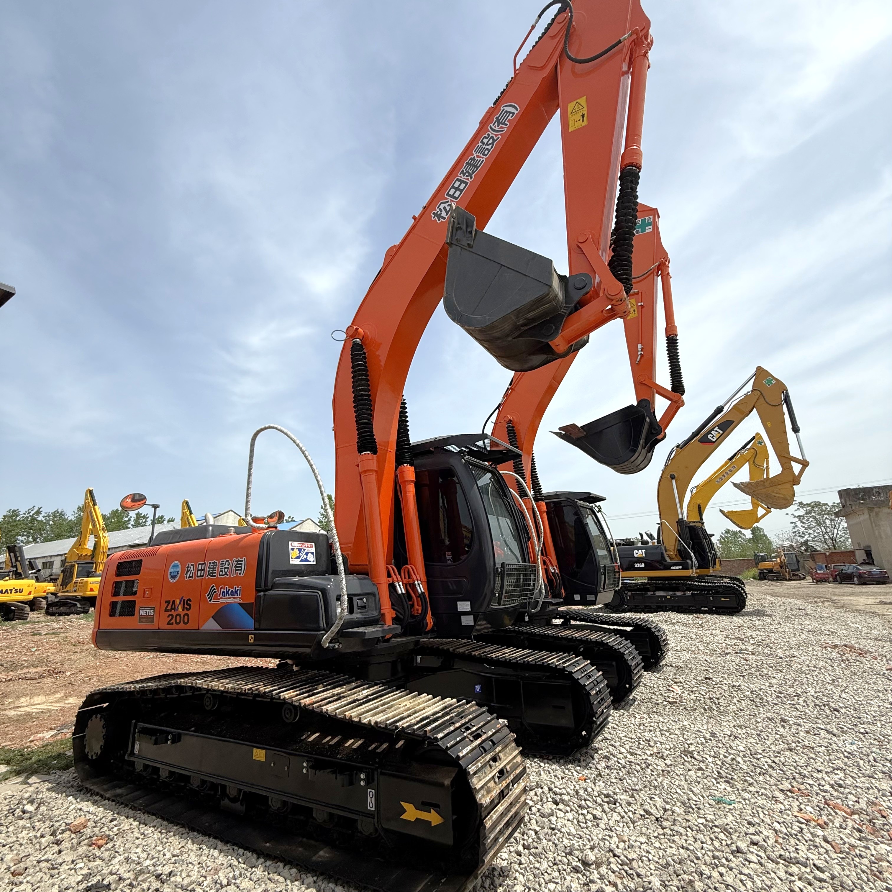 Hitachi 200 2 Excavator - Durable & Efficient Equipment