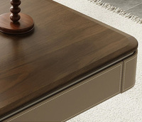 Bureau de travail moderne au design simple, bureau d'écriture de luxe, bureau d'ordinateur de patron avec tiroir