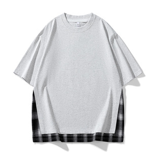 เสื้อยืดโอเวอร์ไซส์สีน้ำเงินกรมท่าสำหรับผู้ชาย แต่งขอบลายสก็อตสีเหลือง แขนสั้น สไตล์ลำลอง ผ้าถัก 100% คอตตอน ดีไซน์คอกลม - Product Image 2