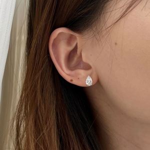 Pendientes de Plata de Ley 925 con Baño de Rodio, Diseño Moderno Dylam, con Circonita Cúbica 5A de Elementos Infinitos - Product Image 2