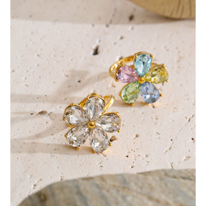 JINYOU 5951 <span class=keywords><strong>Anello</strong></span> Romantico a Fiore in Acciaio Inossidabile Placcato Oro 18K <span class=keywords><strong>con</strong></span> <span class=keywords><strong>Zirconi</strong></span> <span class=keywords><strong>Colorati</strong></span> Taglio a Pera, <span class=keywords><strong>Anello</strong></span> Floreale Aperto Regolabile - Product Image 4