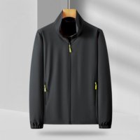 Blouson bomber noir streetwear en polyester tissé enduit, col montant, fermeture éclair, imprimé délavé, collection automne