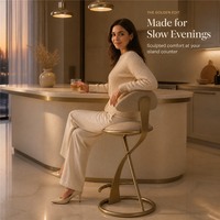Tabouret de bar sculptural de luxe en cuir crème avec siège annulaire, base spirale dorée et dossier flottant, chaise de comptoir pour la maison, l'hôtel et le bar
