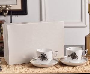 Tasse et soucoupe doubles en porcelaine fine européenne à motif végétal nordique classique, quatre couleurs, avec coffret cadeau écologique, pour cadeaux, 250 ml - Product Image 4