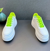 Chaussures pour hommes respirantes, nouvelles, à semelle épaisse, augmentant la hauteur, blanches, tendance, polyvalentes, décontractées, style board.