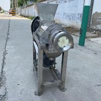 Fabrikant van industriële spiraalsapcentrifuges, precisie-gegoten spiraalvormige apparatuur voor grootschalige fruit- en groentesapproductie, geschikt voor druiven, tomaten en sinaasappels.