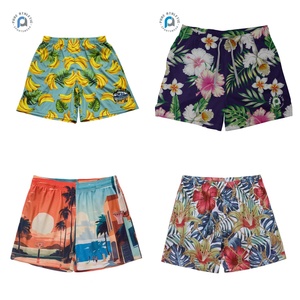 Pantalones cortos de malla de flora para entrenamiento deportivo con diseño de poliéster de verano, pantalones cortos florales tropicales personalizados, pantalones cortos de playa de secado rápido de 5 pulgadas para hombres - Product Image 1