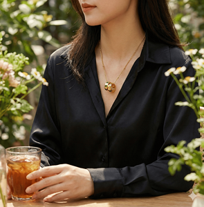 थोक 18k सोने की प्लेटेड टाइटेनियम स्टील ग्रीन जिरकॉन इंटरलॉकिंग रिंग पेटेन्ट नेकलेस रेट्रो मेटेड बनावट गहने महिलाएं - Product Image 5