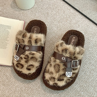 Nouvelles pantoufles douillettes à bout fermé pour femme, imprimé léopard, avec boucle, collection automne-hiver 2026, épaisses et chaudes, pour intérieur et extérieur, style mode.