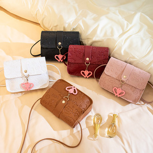 Bolso cuadrado pequeño con relieve de nuevo estilo y dije, bolso de hombro lindo y dulce. - Product Image 6