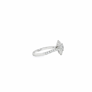 Bague classique de luxe en or blanc 18 carats, sertie à griffes, pour pierre centrale de 6 mm, taille brillant, halo pavé, tige pour tous les jours - Product Image 6