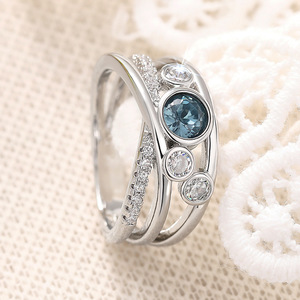 Anello con Design Geometrico Multistrato, Stile Colorato per Donne - Product Image 3