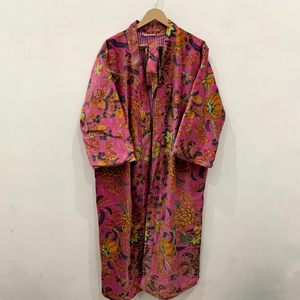 Robe kimono longue en soie/coton à imprimé floral rose, col en V, cordon de serrage sur le devant, longueur intégrale, élégante, luxueuse, pour la détente et le spa - Product Image 1