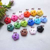 Kancing Mini Bentuk Bunga Plum Warna-warni 6.4mm 2 Lubang untuk Menjahit, Grosir Kancing Plastik Kecil untuk Kerajinan