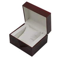 Boîte à montre individuelle en bois rouge brillant, intérieur en cuir blanc, logo métallique personnalisable, coffret cadeau promotionnel avec emballage extérieur
