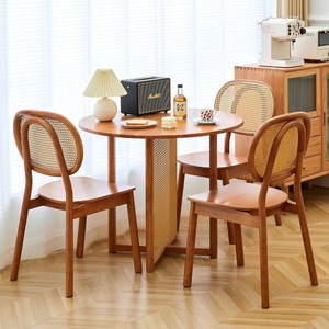 <span class=keywords><strong>Tavolo</strong></span> da Pranzo Rotondo Moderno Wayon <span class=keywords><strong>con</strong></span> Pannello <span class=keywords><strong>in</strong></span> Rattan Naturale Intrecciato e <span class=keywords><strong>Gambe</strong></span> <span class=keywords><strong>in</strong></span> <span class=keywords><strong>Legno</strong></span> Massello per Sala da Pranzo - Product Image 1