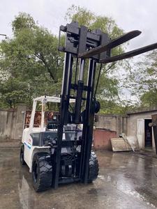 Montacargas Diésel TCM FD50 Usado, Económico, en Buenas Condiciones, 5 Toneladas, Kit de Transporte de Palés, Listo para Almacén, Hecho en Japón - Product Image 2