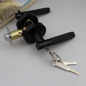 Populares manijas de puerta de imitación de madera en negro mate para entrada, privacidad o pasillo, con cerradura y palanca de diseño moleteado - Product Image 2