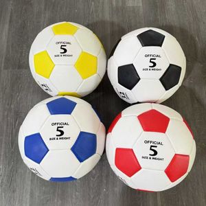 ฟุตบอลเย็บด้วยเครื่องจักร PU คุณภาพสูง ขนาด 5 สำหรับฝึกซ้อมกีฬาและการแข่งขันอย่างเป็นทางการ พร้อมโลโก้แบบกำหนดเอง - Product Image 5