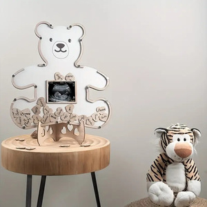 Cornice in Legno a Forma di Orso per Libro degli Ospiti per Baby Shower con Targhette a Cuore e Espositore per Foto Ecografiche - Product Image 3