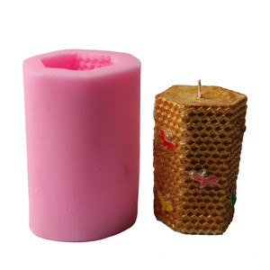 Moule en silicone en forme de nid d'abeille pour la fabrication artisanale de savon à la cire d'abeille, de barres de lotion pour les mains, de crayons, de cire à fondre, de ruches, de bougies - Product Image 4